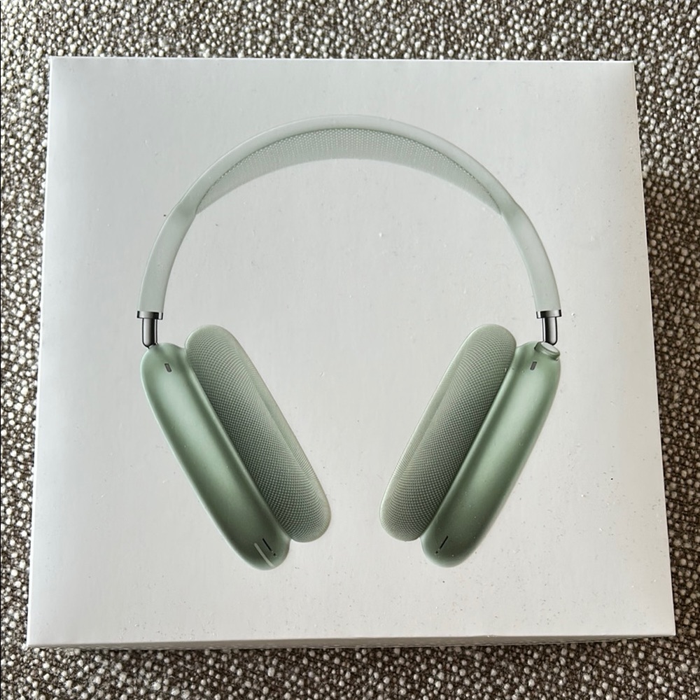 Green Apple Airpods Max